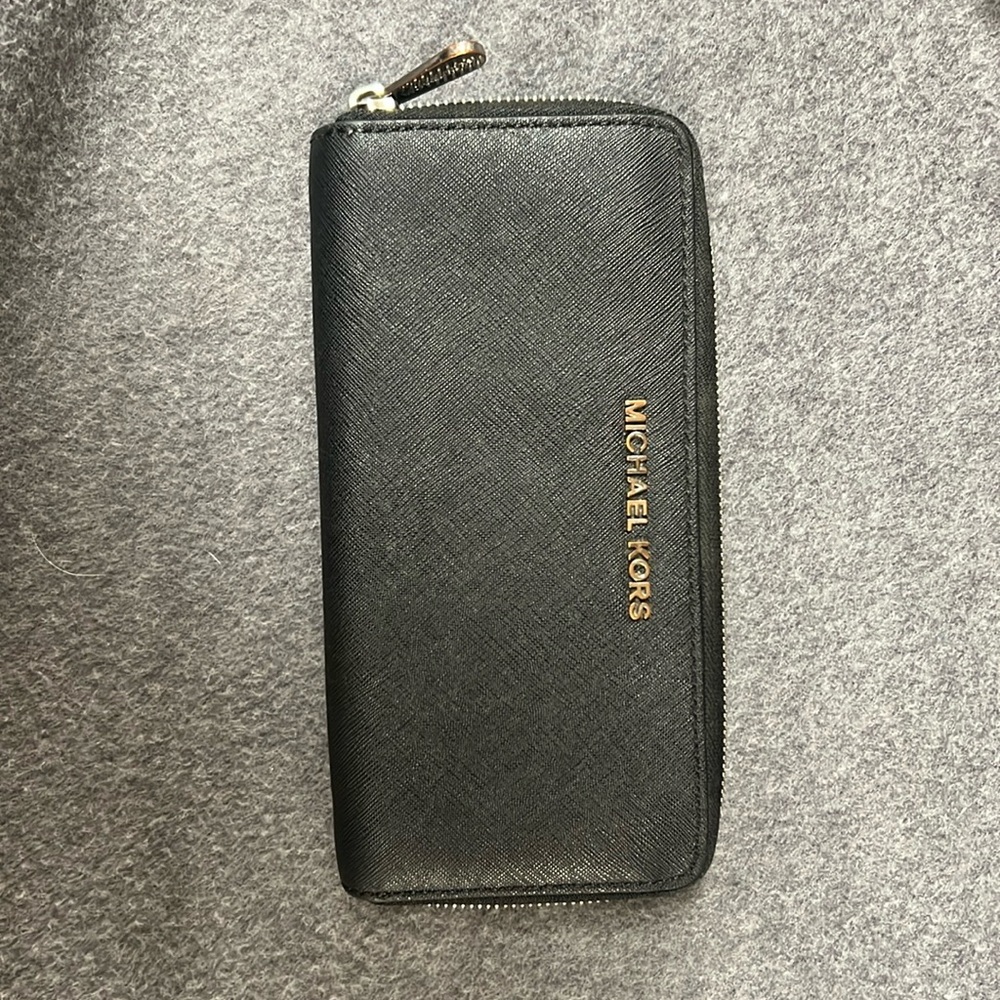 Michael kors long zip wallet